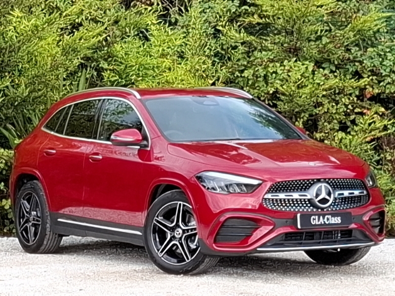 Mercedes-Benz GLA Class Gla 200 Amg Line Executive Red