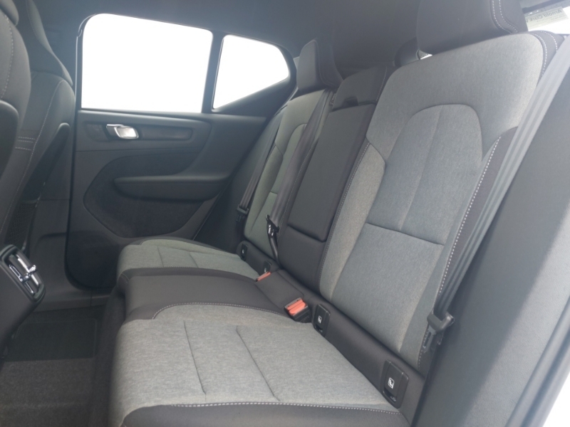 Volvo XC40 2.0 B3p Core White #6