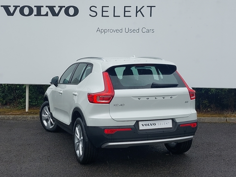 Volvo XC40 2.0 B3p Core White #2