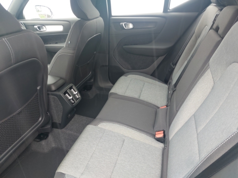 Volvo XC40 2.0 B3p Core White #6