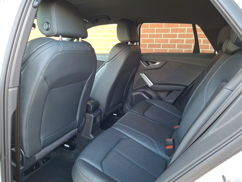 Audi Q2 35 Tfsi Black Edition S Tronic FD21WJG White #6