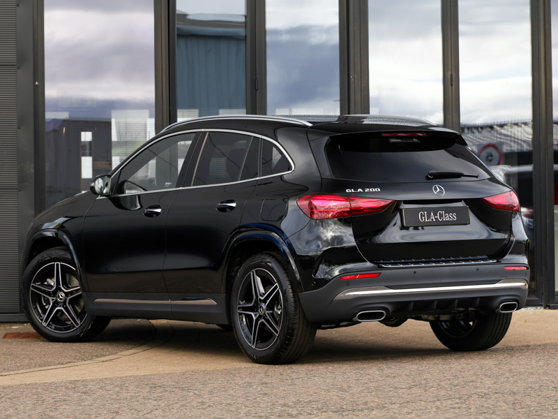 Mercedes-Benz GLA Class Gla 200 Amg Line Executive Black #2
