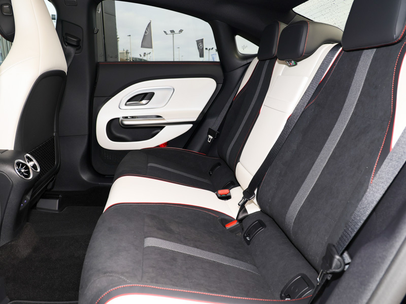 Mercedes-Benz CLA Class Cla 200 Amg Line Executive Black #6