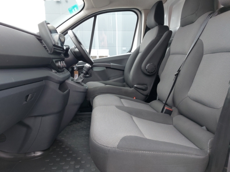 Renault Trafic Sl30 Blue Dci 130 Advance Van SB24MBU White #5