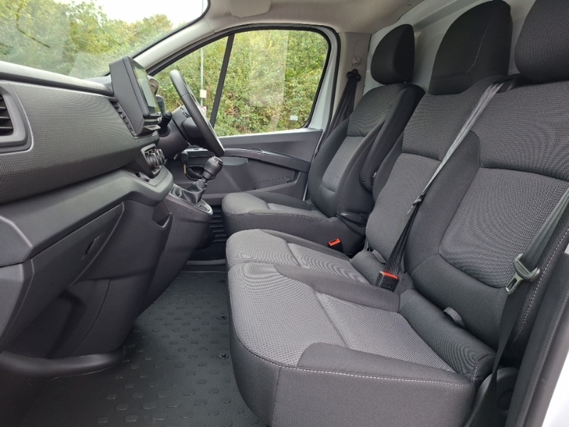 Renault Trafic Sl30 Blue Dci 130 Advance Safety Van SC26XMX White #5