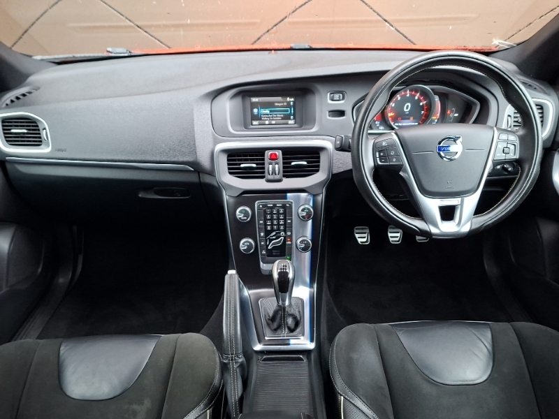 Volvo V40 T2 122 R Design SE65GFX Red #3