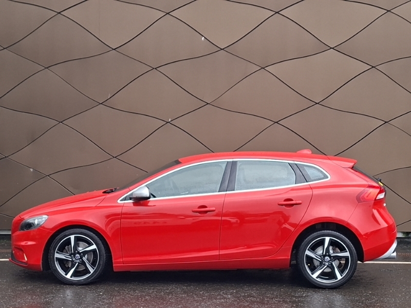 Volvo V40 T2 122 R Design SE65GFX Red #4