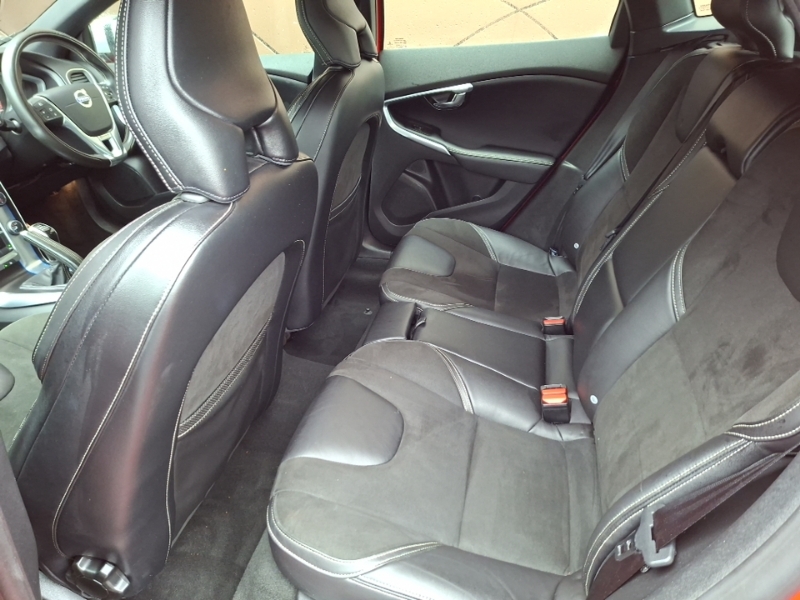 Volvo V40 T2 122 R Design SE65GFX Red #6