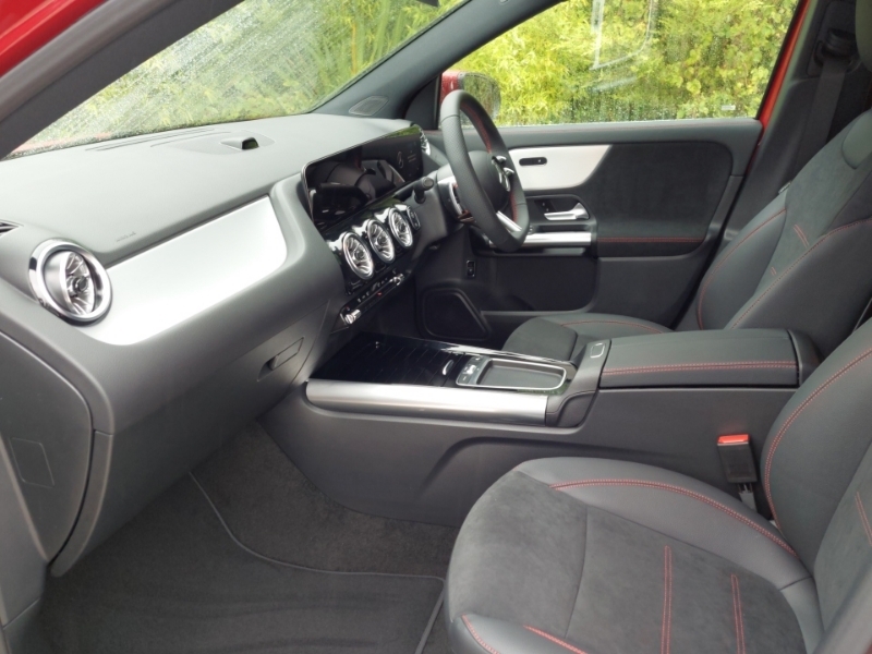 Mercedes-Benz GLA Class Gla 200 Amg Line Executive SR26PWV Red #5
