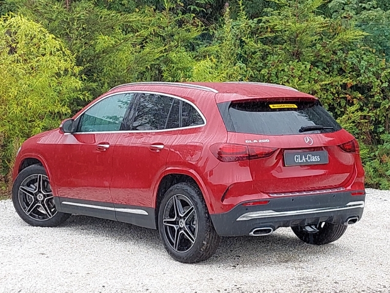 Mercedes-Benz GLA Class Gla 200 Amg Line Executive SR26PWV Red #2