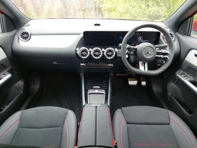 Mercedes-Benz GLA Class Gla 200 Amg Line Executive SR26PWV Red #3