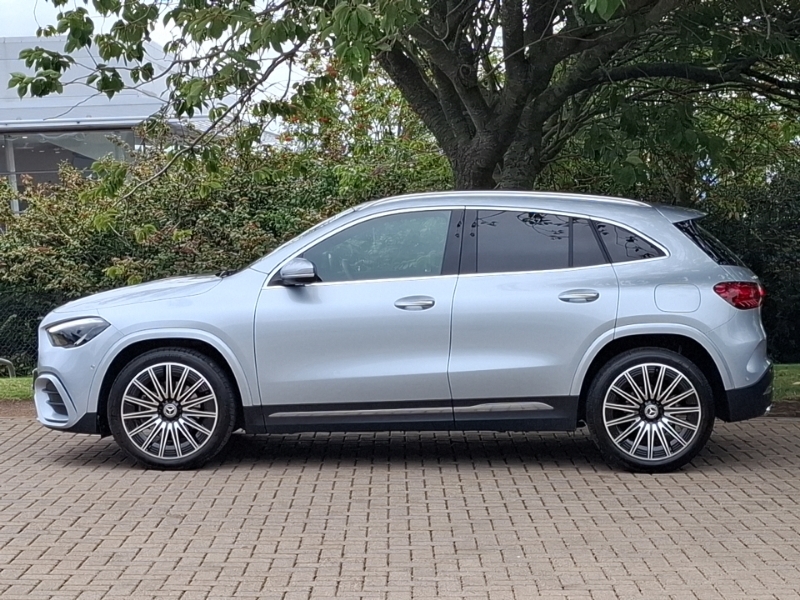 Mercedes-Benz GLA Class Gla 200 Amg Line Premium Silver #4