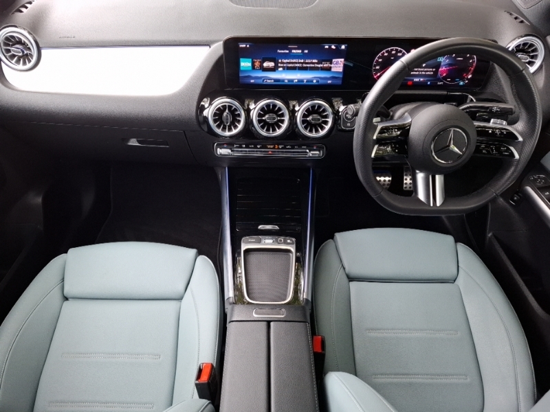 Mercedes-Benz GLA Class Gla 200 Amg Line Premium Silver #3