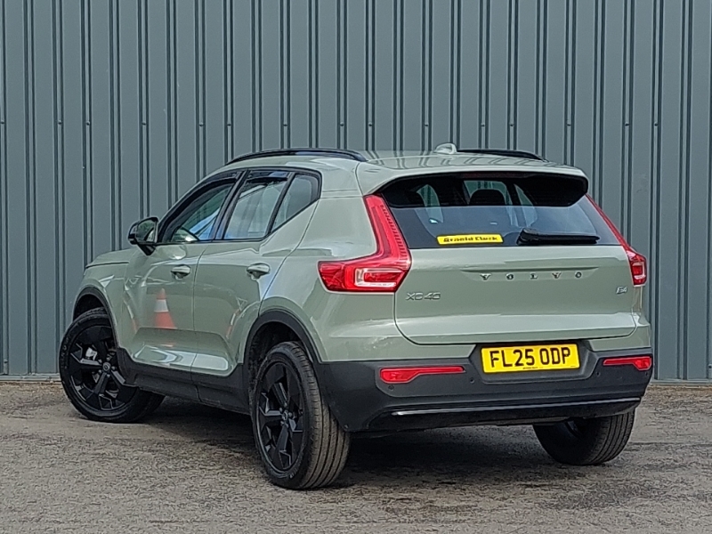 Volvo XC40 2.0 B4p Plus Dark FL25ODP Green #2