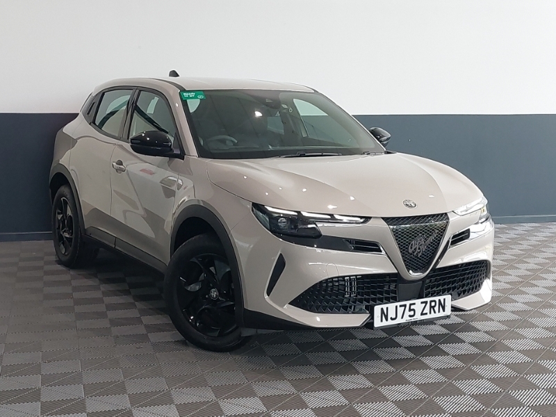 Alfa Romeo Junior 1.2 Turbo Ibrida Beige