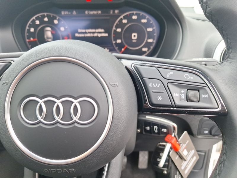 Audi Q2 30 Tfsi Technik White #13