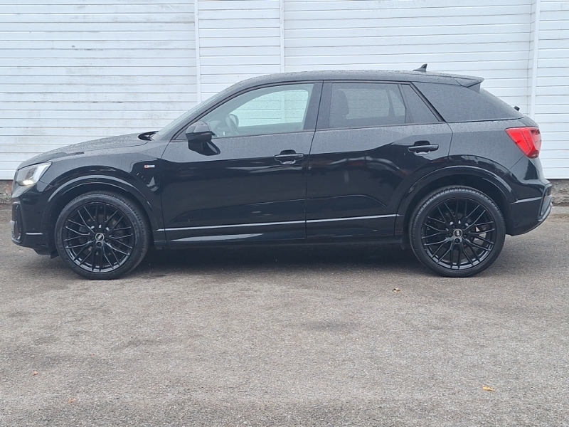 Audi Q2 35 Tfsi Black Edition S Tronic Black #4