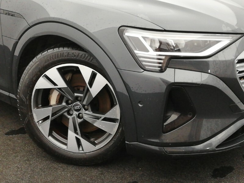 Audi Q8 e tron Black Edition Blue #9