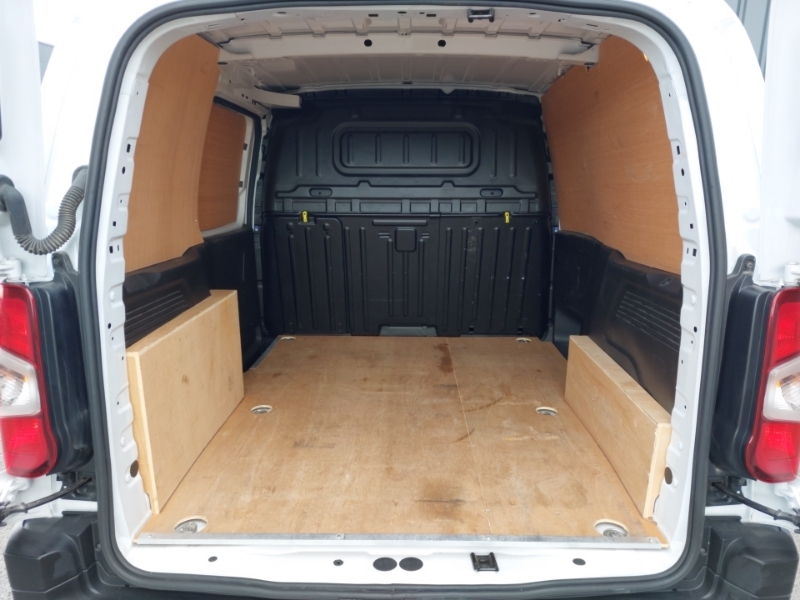 Citroen Berlingo Driver Edition White #18