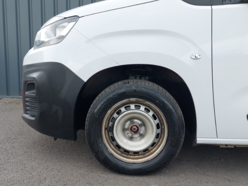 Citroen Berlingo Driver Edition White #19