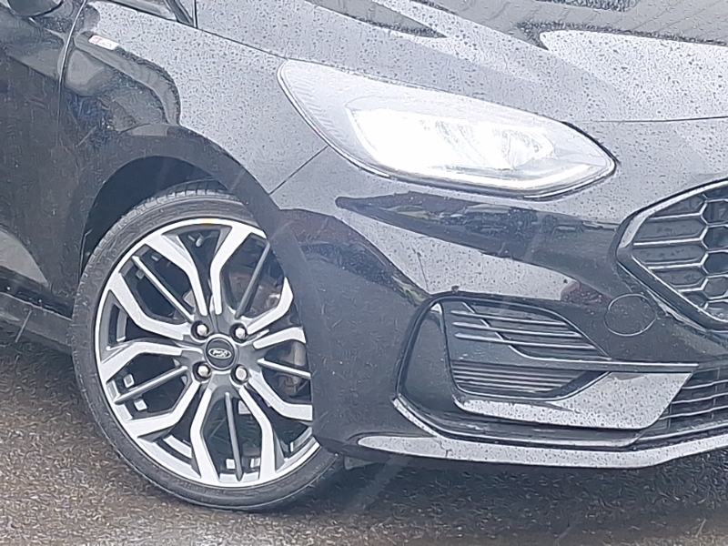 Ford Fiesta Hatchback White #19