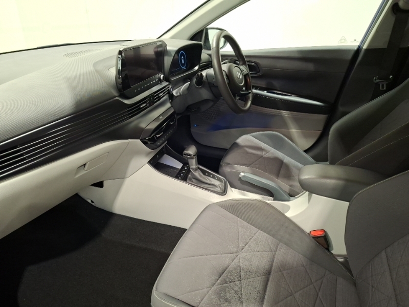 Hyundai Bayon Premium Red #5