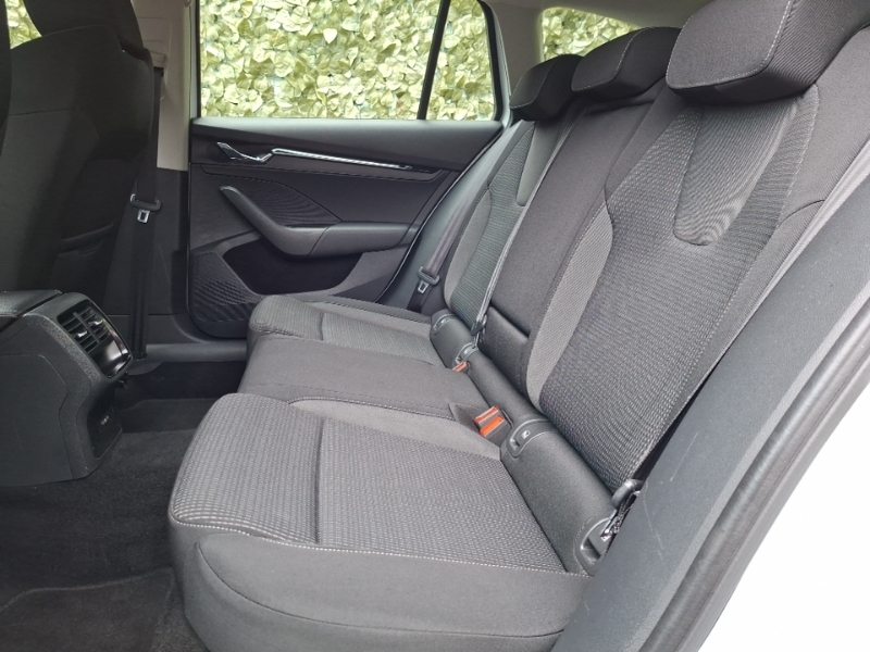 Skoda Octavia 1.5 Tsi Se Technology White #6