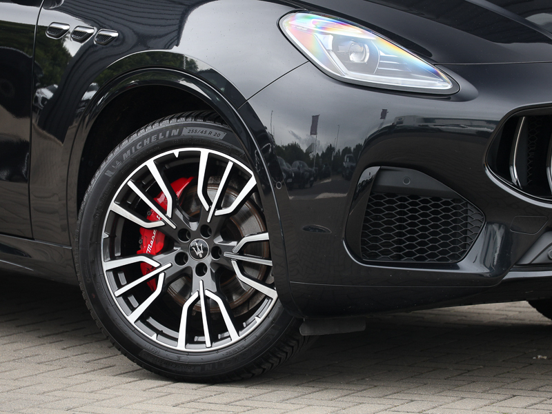 Maserati Grecale Modena Black #18
