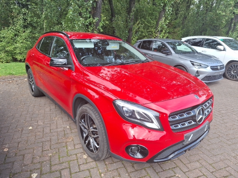 Mercedes-Benz GLA Class Gla 180 Urban Edition Red