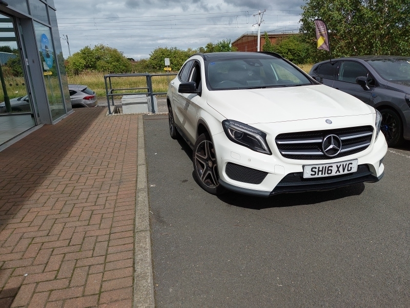 Mercedes-Benz GLA Class Gla 220D 4Matic Amg Line Prem Plus White