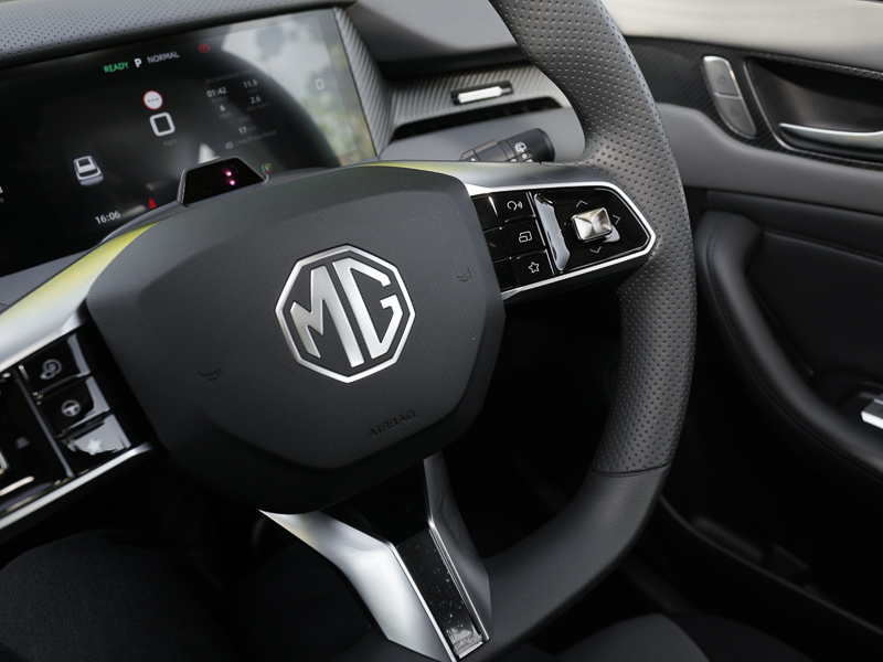 MG MGS5 64Kwh Trophy Long Range Black #16