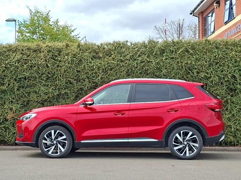 MG ZS 1.5 Hybrid Trophy Red #4