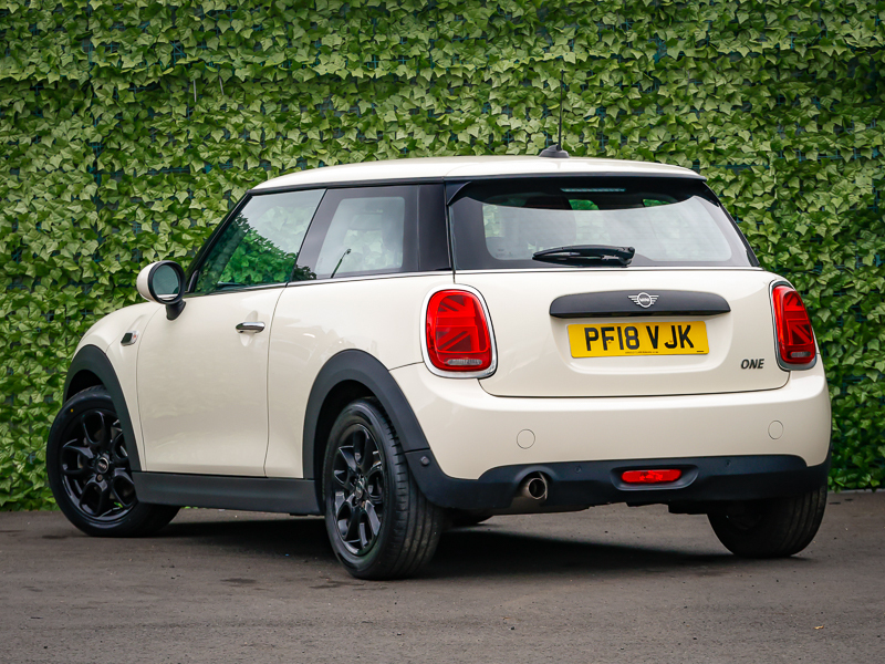 Mini Hatch 1.5 One II White #2