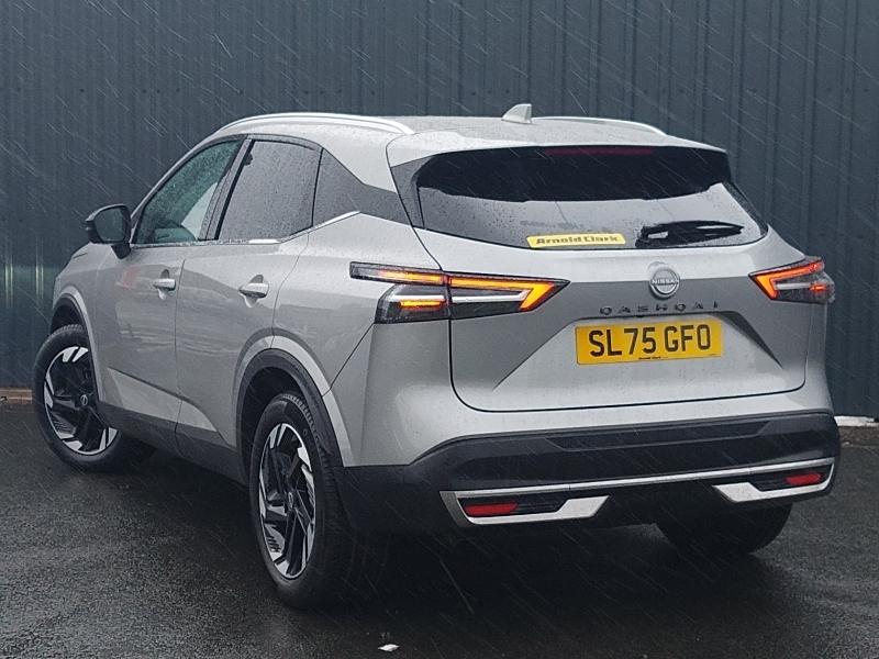 Nissan Qashqai 1.3 Dig-t Mh 158 N-connecta Xtronic Silver #2