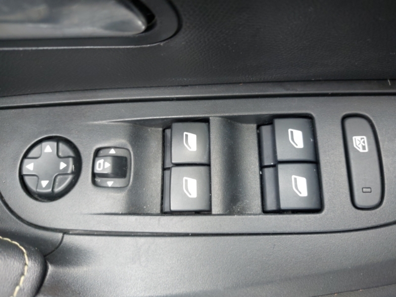 Peugeot 2008 Active Premium Black #17
