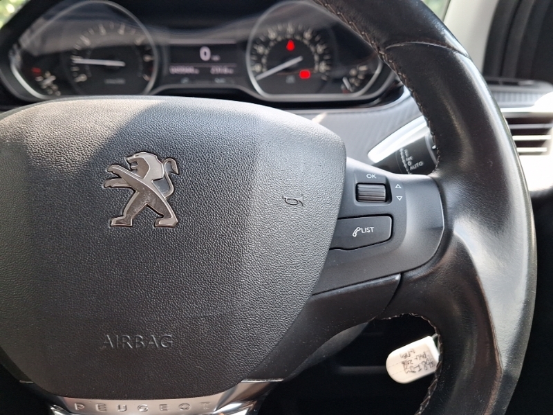 Peugeot 208 Active Black #13