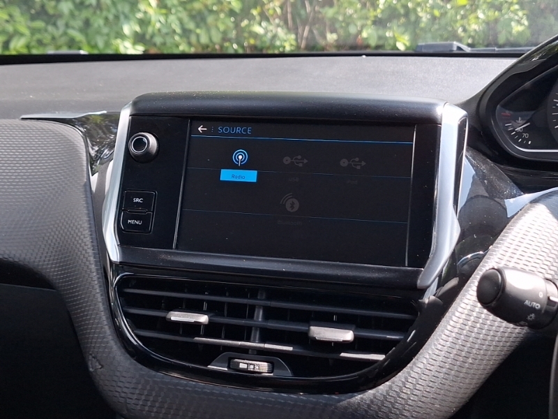 Peugeot 208 Active Black #11