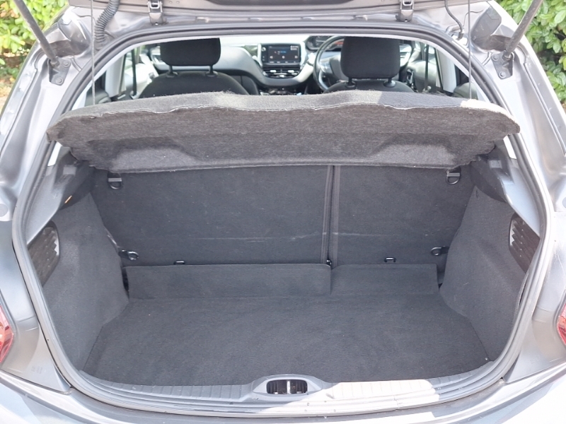 Peugeot 208 Active Black #18