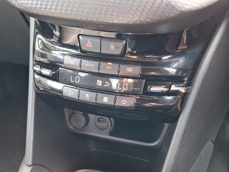 Peugeot 208 Active Black #15
