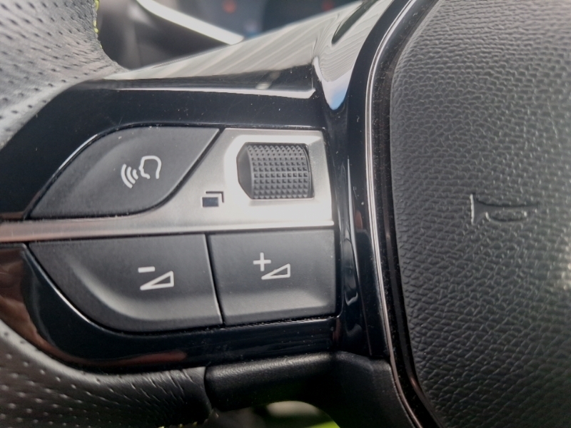 Peugeot e-208 50Kwh Gt White #12