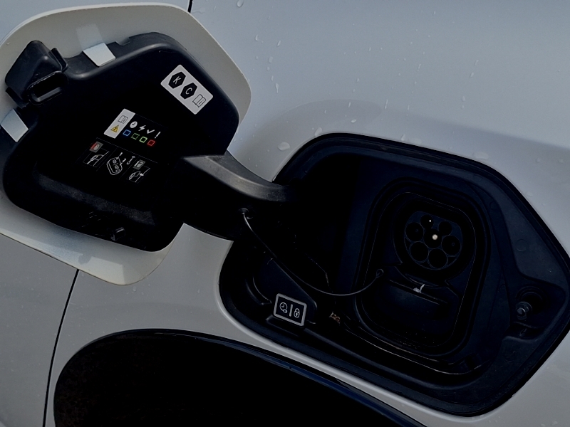 Peugeot e-208 50Kwh Gt White #16