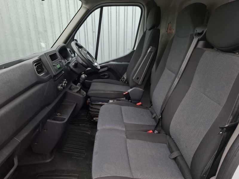 Renault Master Lm35dci 135 Business Medium Roof Van White #5