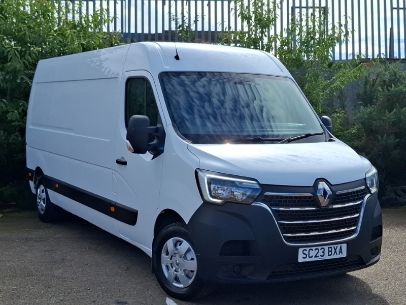 Renault Master Lm35 Blue Dci 135 Advance Medium Roof Van White