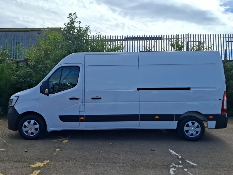 Renault Master Lm35 Blue Dci 135 Advance Medium Roof Van White #4