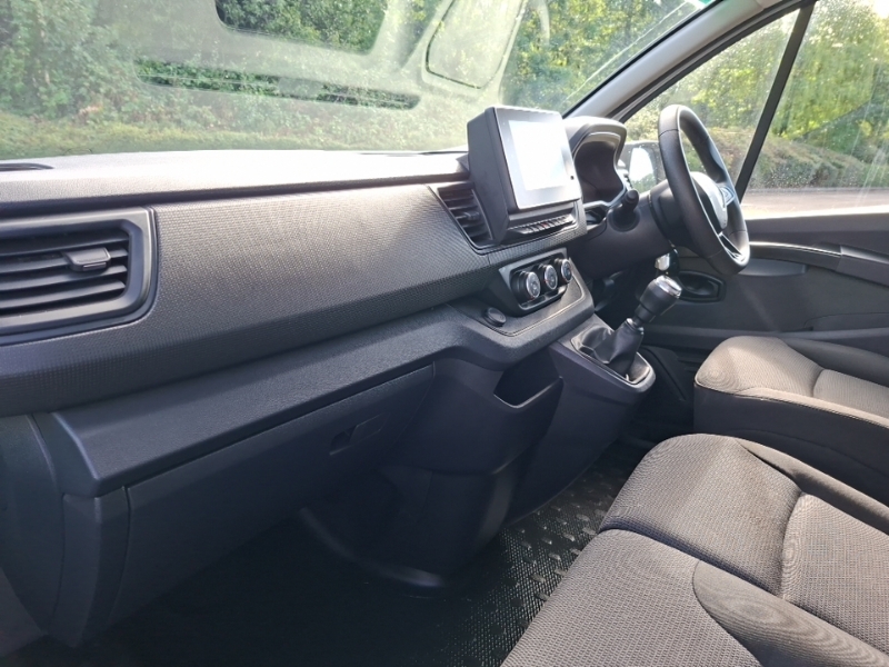 Renault Trafic Ll30 Blue Dci 130 Advance Safety Van White #5