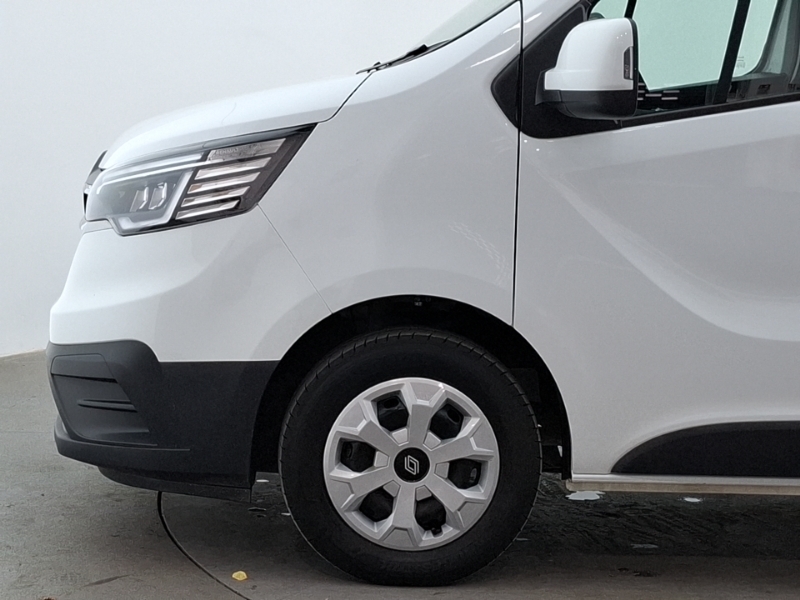 Renault Trafic Advance White #19