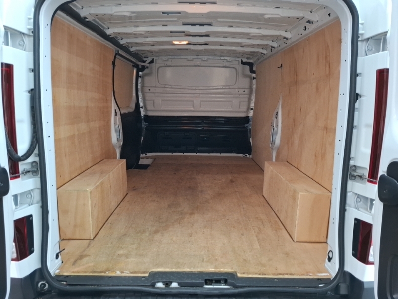 Renault Trafic Advance White #18