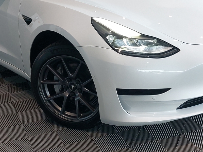 Tesla Model 3 Dual Motor Long Range Saloon White #20