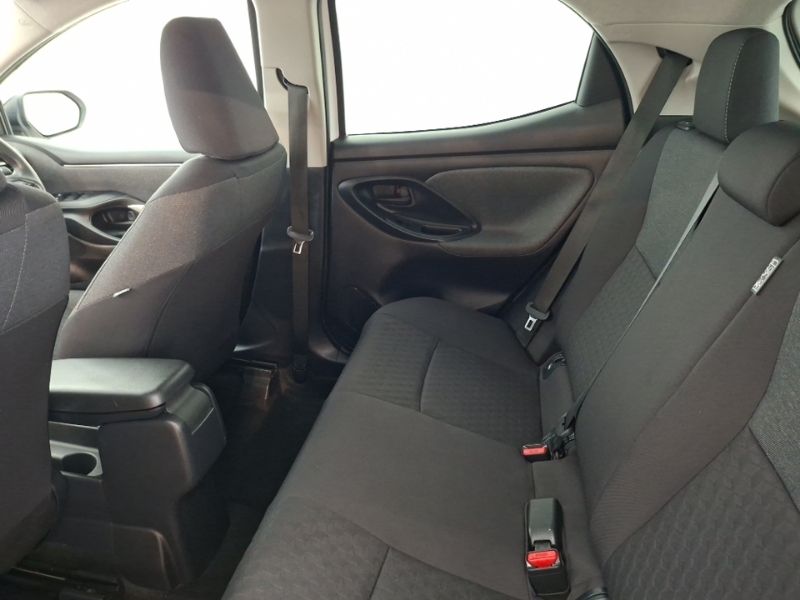Toyota Yaris 1.5 Hybrid Design Cvt White #6