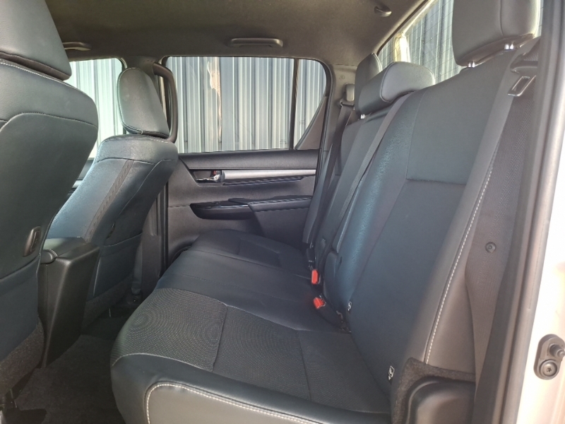 Toyota HILUX Invincible X Dcab Pick Up 2.8 D-4d Silver #6
